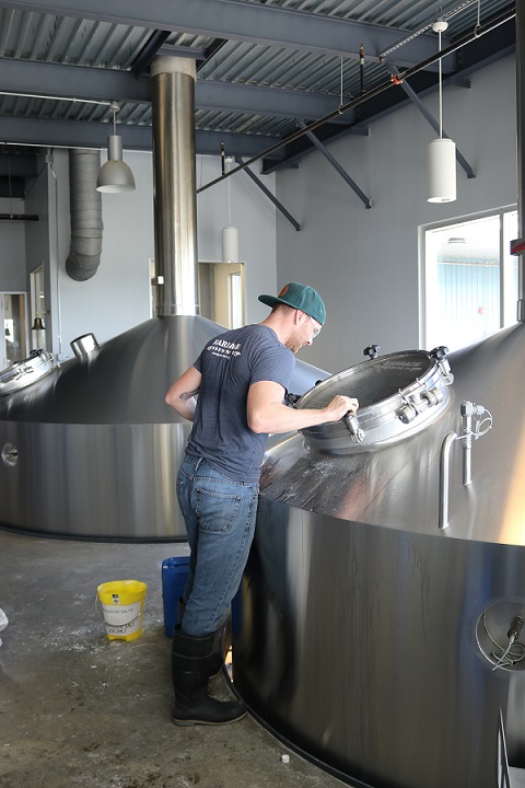 Fabricación de cerveza fermentación barricas biorreactor fermentador