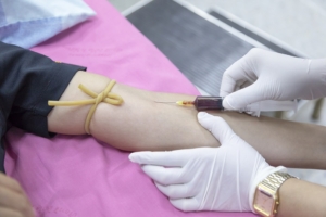 Examen de sangre análisis en el laboratorio equipamiento