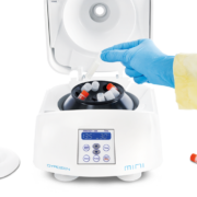 Microcentrífuga Labtech equipamiento laboratorio analisis muestras centrífuga