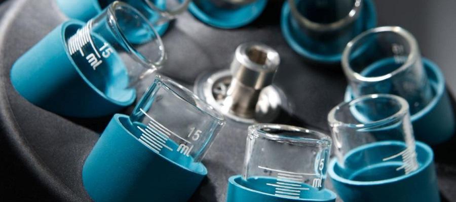 Centrífuga de laboratorio con tubos de ensayo