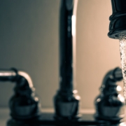 Purificación del agua para la red domiciliaria agua limpia destilación del agua