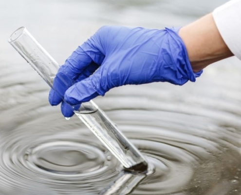 Espectrofotometría para medir la calidad del agua en el laboratorio