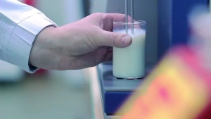 Análisis de calcio en la leche equipos de laboratorio