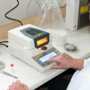 Contenido de agua termobalanza producción de alimentos