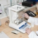 Balanza de precisión de laboratorio equipos de laboratorio análisis ciencia